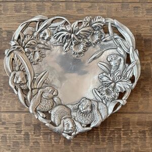 Arthur Court Bunnies & Daffodils Heart-Shaped Tray